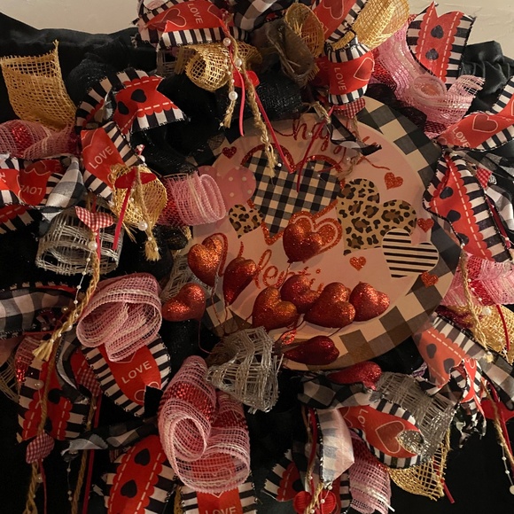 Beautiful happy Valentine’s plaque wreath - Picture 6 of 11